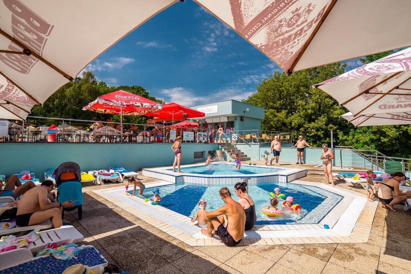 Eko Penzion Leo Dudince Exteriör bild