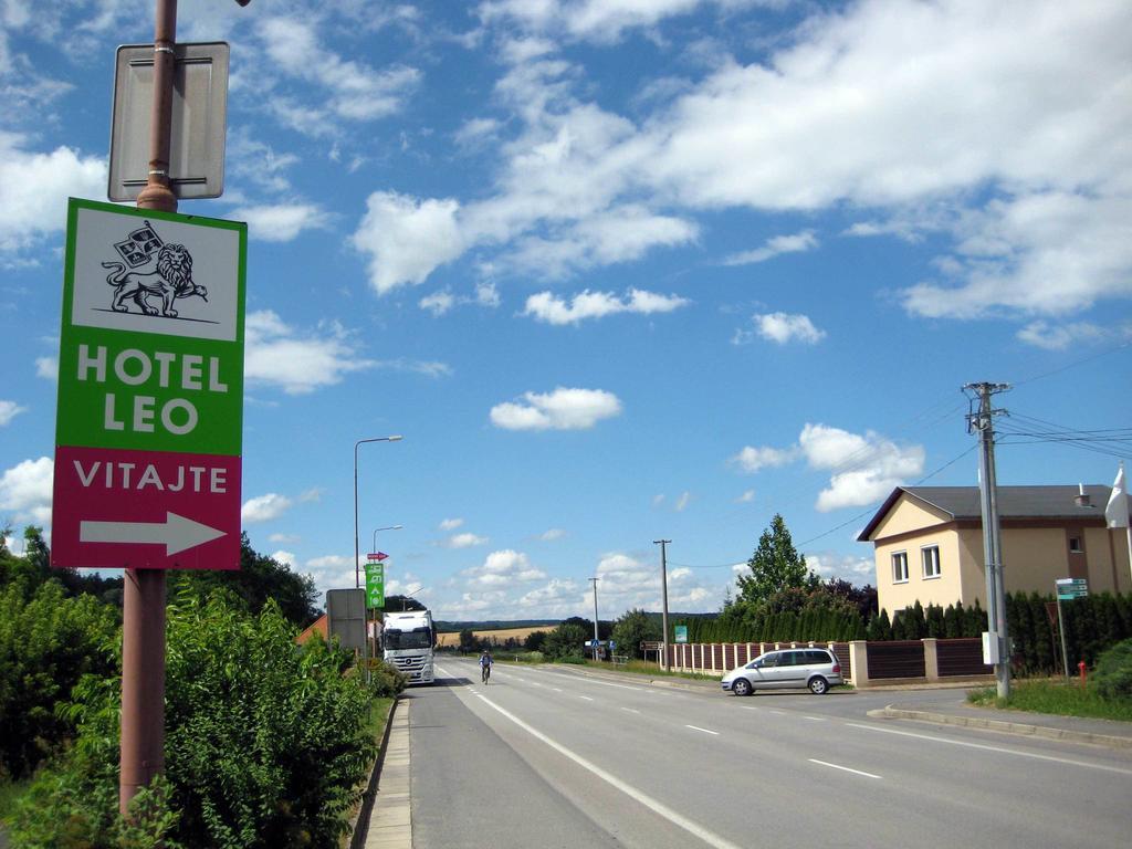 Eko Penzion Leo Dudince Exteriör bild
