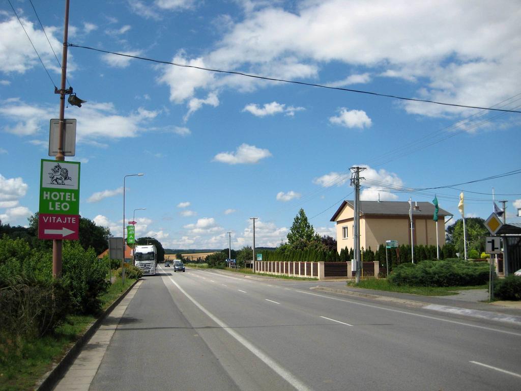 Eko Penzion Leo Dudince Exteriör bild