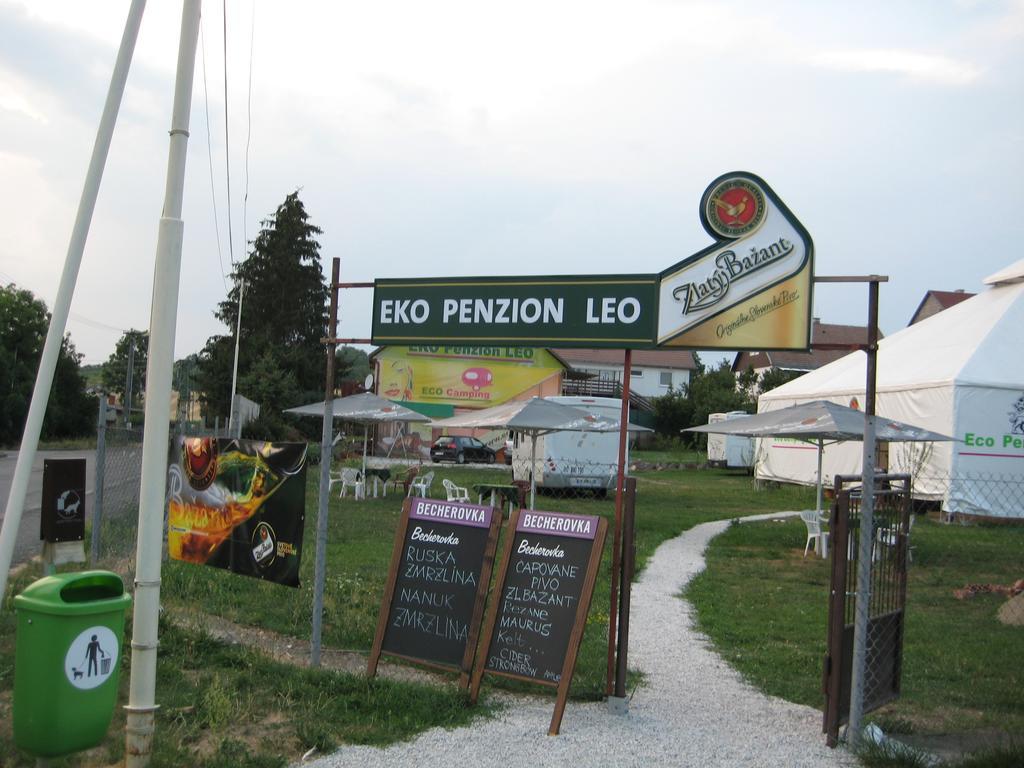 Eko Penzion Leo Dudince Exteriör bild